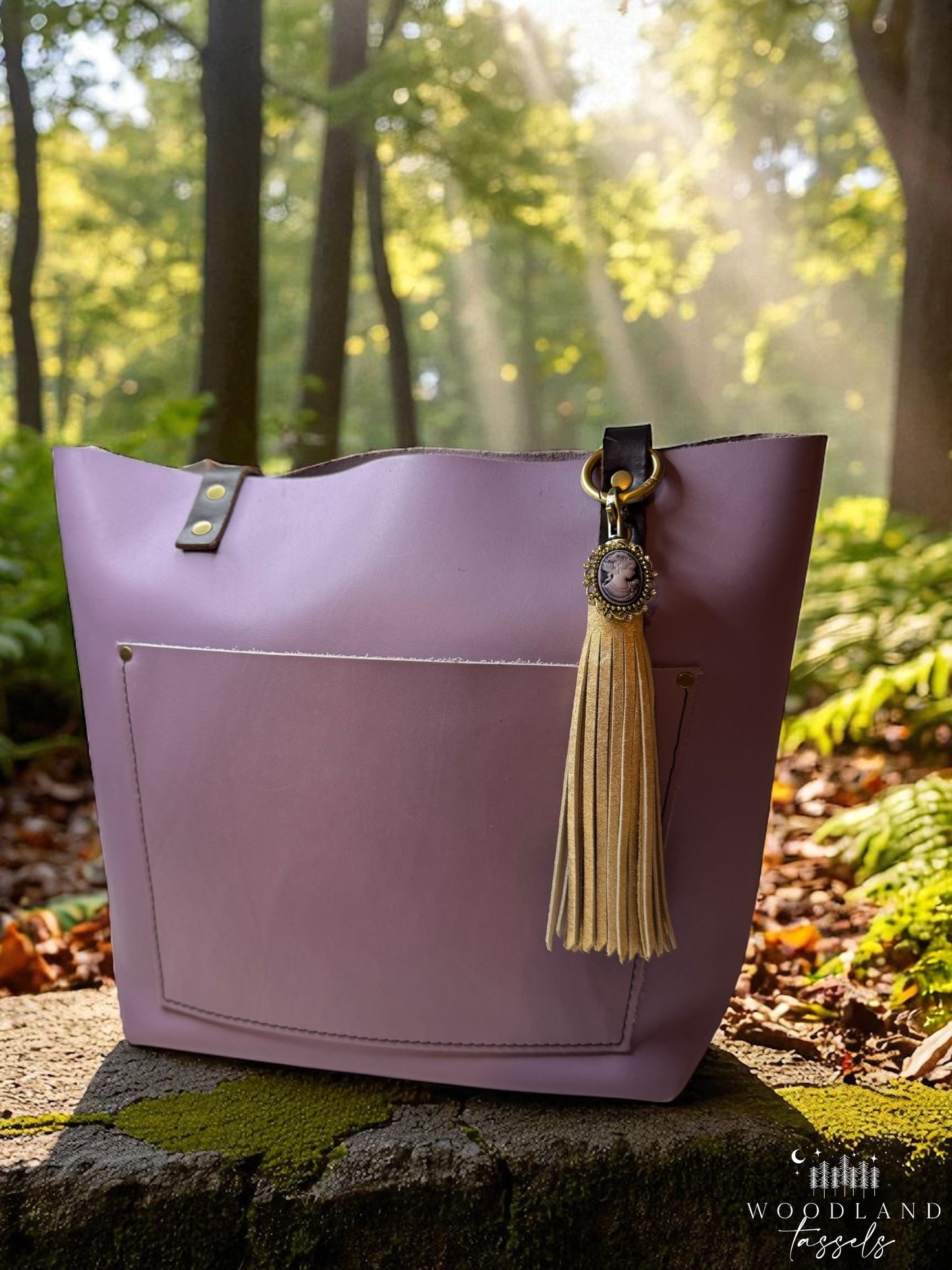 Cameo Tassel Charm Saleš